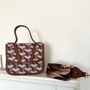 Print Crossbody with pattern webbed shoulder strap!